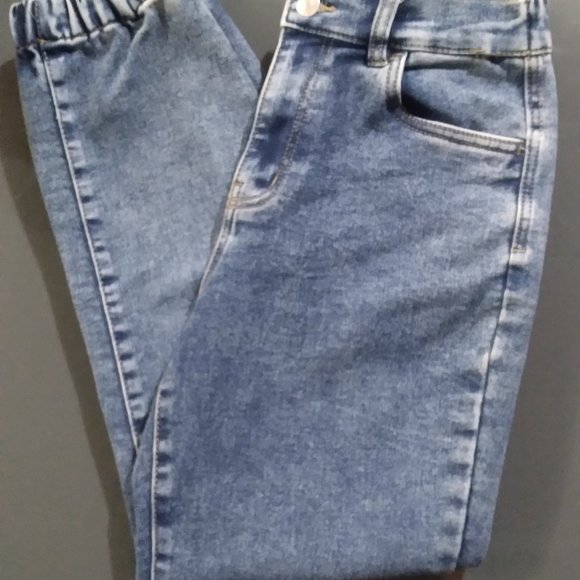 EightyTwo Mom Jeans - Picture 4 of 4